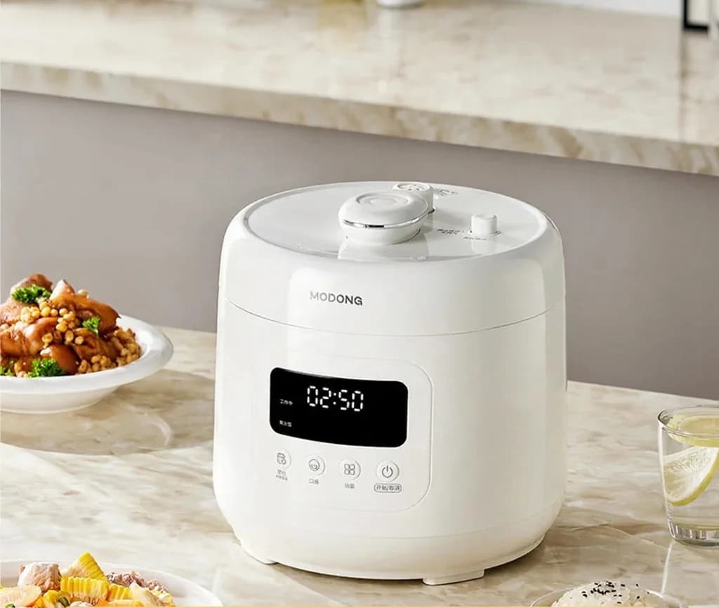 4L elektrisk trykkoker med keramisk innergryte, 800W, 17-24H timer